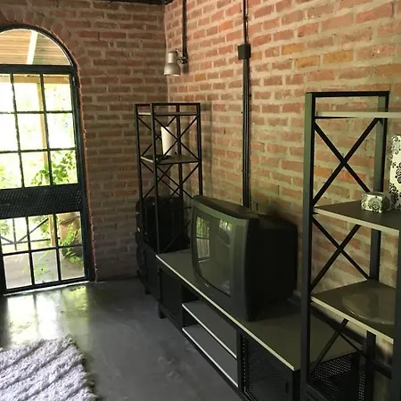 Tatil Evi Yuvarlakcay'in Kenarinda, Orman Icinde, Genis Bahceli.. *