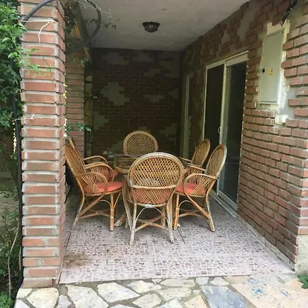 Yuvarlakcay'in Kenarinda, Orman Icinde, Genis Bahceli.. Mugla